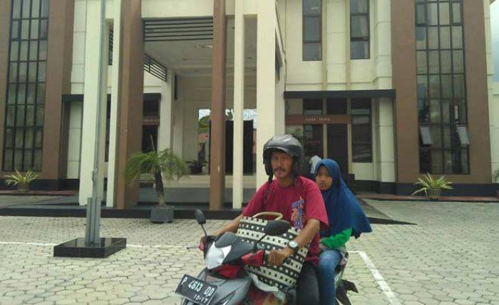 Larang Wartawan Bawa Masuk Peralatan untuk Meliput, Kejari Situbondo Dinilai Langgar UU Pers Larang Wartawan Bawa Masuk Peralatan untuk Meliput, Kejari Situbondo Dinilai Langgar UU Pers