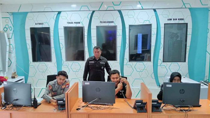 Optimalkan Layanan Call Center 110, Kapolres Pasuruan: Identitas Pelapor Dijamin Aman Optimalkan Layanan Call Center 110, Kapolres Pasuruan: Identitas Pelapor Dijamin Aman