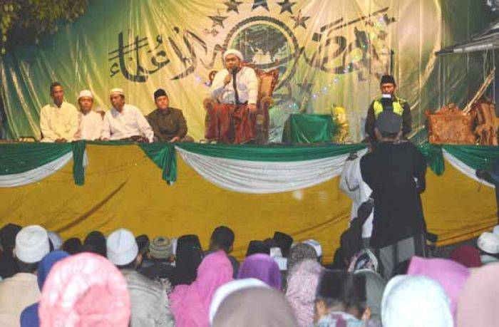 KH Zuhri Zaini Serukan Pilbup Jangan Rusak Ukhuwah KH Zuhri Zaini Serukan Pilbup Jangan Rusak Ukhuwah