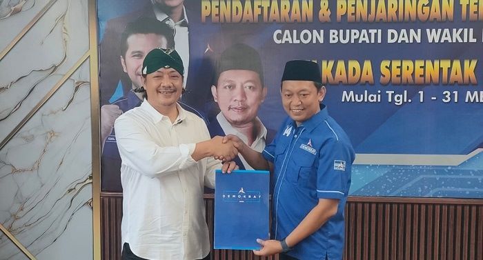 Pilkada Kediri, Setelah Daftar ke Nasdem, Bos Rokok Tajimas Daftar Bacabup ke Partai Demokrat Pilkada Kediri, Setelah Daftar ke Nasdem, Bos Rokok Tajimas Daftar Bacabup ke Partai Demokrat