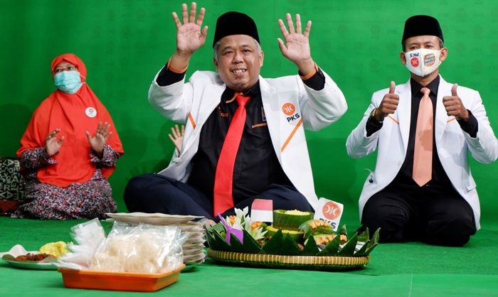 Tasyakuran Milad 19 Tahun, PKS Jatim Komitmen Tingkatkan Pelayanan dan Pembelaan pada Rakyat Tasyakuran Milad 19 Tahun, PKS Jatim Komitmen Tingkatkan Pelayanan dan Pembelaan pada Rakyat