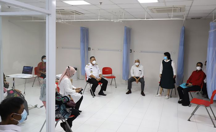 Tinjau Rumah Sakit Darurat Covid-19 di Mal Cito, Plt. Wali Kota Whisnu Sampaikan Keluhan Warga