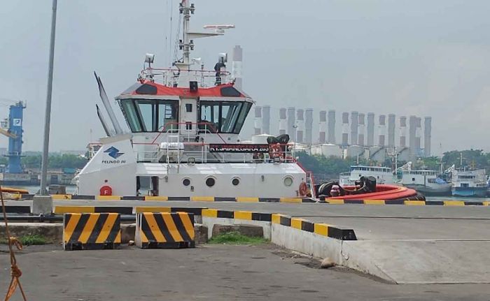 Atasi Lumpuhnya Penyebrangan Gresik-Bawean, Bupati Minta Bantuan Kapal Perang TNI AL Atasi Lumpuhnya Penyebrangan Gresik-Bawean, Bupati Minta Bantuan Kapal Perang TNI AL