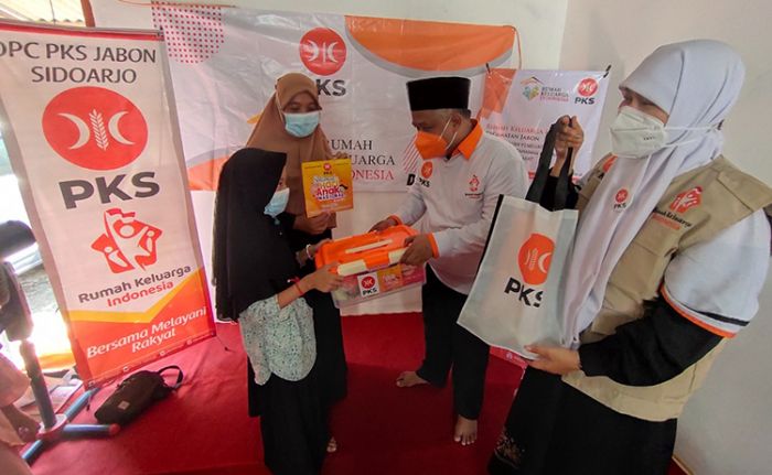 Peringati Hari Anak Nasional, PKS Jatim Bagikan Paket Nutrisi di Jabon Sidoarjo Peringati Hari Anak Nasional, PKS Jatim Bagikan Paket Nutrisi di Jabon Sidoarjo