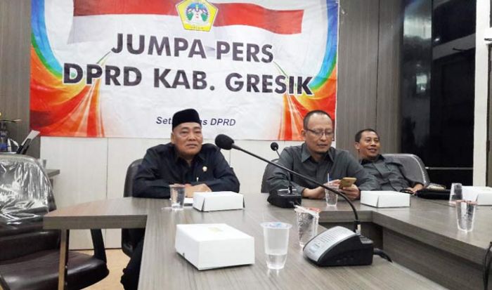 DPRD Gresik Wanti-wanti Pemkab Soal Sejumlah Proyek Fisik yang Belum Dikerjakan DPRD Gresik Wanti-wanti Pemkab Soal Sejumlah Proyek Fisik yang Belum Dikerjakan