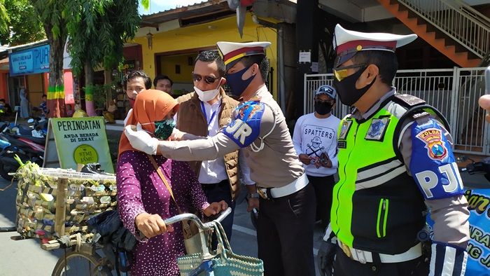 Peduli Pandemi Covid-19, Bani Group dan PSC Bagikan 2020 Masker Kain Batik Gratis Peduli Pandemi Covid-19, Bani Group dan PSC Bagikan 2020 Masker Kain Batik Gratis