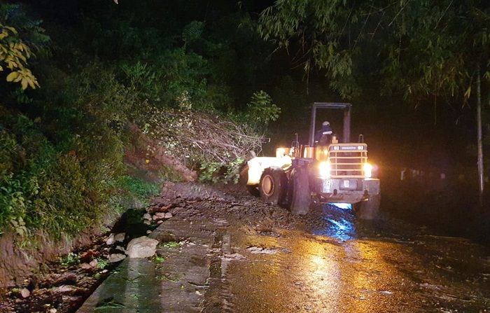 Hujan Deras Disertai Angin Kencang, Kawasan Payung II dan Klemuk Songgoriti Longsor 