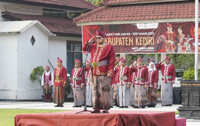 Akselerasi Penanganan Isu Pembangunan di Kabupaten Kediri, Bupati Kumpulkan SDM Milenial Akselerasi Penanganan Isu Pembangunan di Kabupaten Kediri, Bupati Kumpulkan SDM Milenial