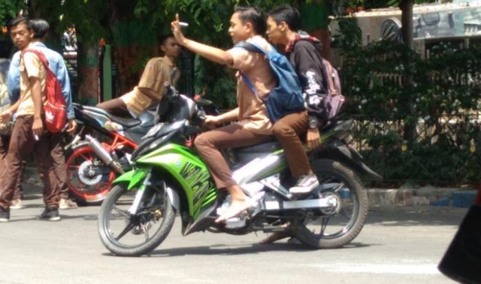 Belasan Pelajar di Probolinggo Semburat Dirazia Satpol PP Belasan Pelajar di Probolinggo Semburat Dirazia Satpol PP