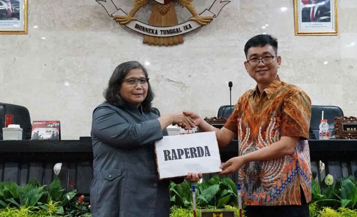 Pesan Pj Wali Kota Kediri saat Raperda APBD TA 2025 Disetujui Pesan Pj Wali Kota Kediri saat Raperda APBD TA 2025 Disetujui