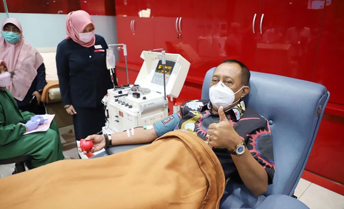 Donorkan Plasma Konvalesen, Wawali Surabaya: Demi Kemanusiaan Donorkan Plasma Konvalesen, Wawali Surabaya: Demi Kemanusiaan