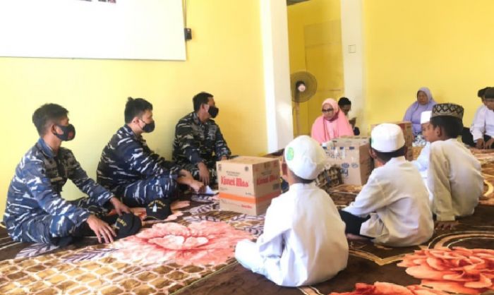 ​Di Tengah Pandemi Covid, KRI Sidat 851 Bantu Panti Asuhan di Tapal Batas RI-Malaysia