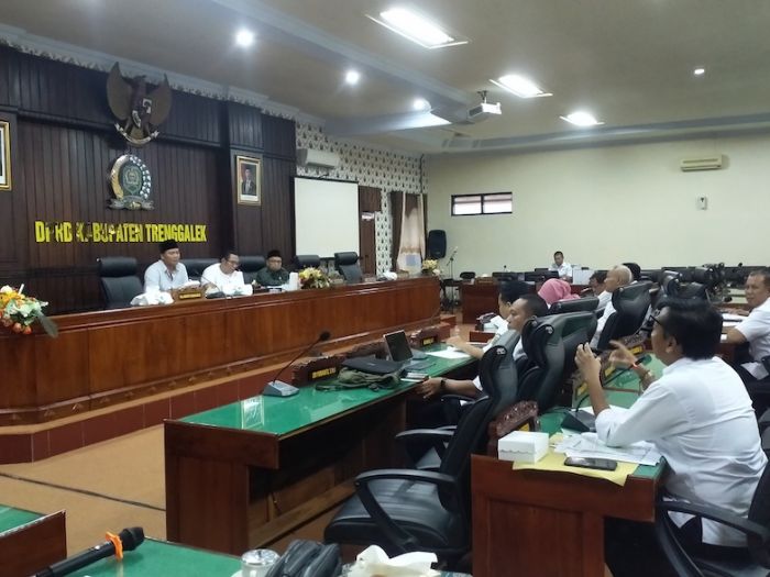 Komisi II DPRD Trenggalek Minta Dinas Perinaker Rasionalisasi Anggaran 2025 Komisi II DPRD Trenggalek Minta Dinas Perinaker Rasionalisasi Anggaran 2025