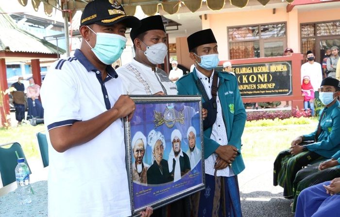 Bupati Sumenep Harap Santri Isi Liburan dengan Berkiprah di Masyarakat Bupati Sumenep Harap Santri Isi Liburan dengan Berkiprah di Masyarakat