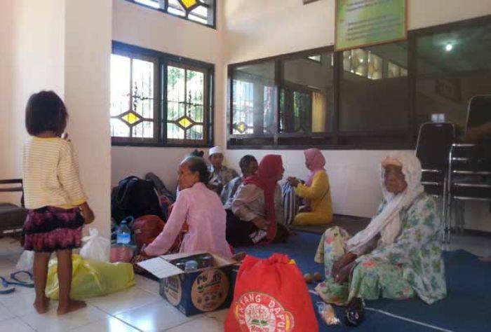 Tak Bisa Diproses, Puluhan Warga Kepulauan Sumenep Terlantar di Dispendukcapil Tak Bisa Diproses, Puluhan Warga Kepulauan Sumenep Terlantar di Dispendukcapil