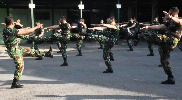 Menjaga Kebugaran Tubuh, Prajurit Kodim 0803/Madiun Senam Pagi Menjaga Kebugaran Tubuh, Prajurit Kodim 0803/Madiun Senam Pagi