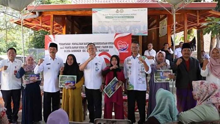 Wakil Bupati Pamekasan Serahkan Bantuan Rp3 Juta untuk Puluhan Wanita Rentan Sosial Ekonomi Wakil Bupati Pamekasan Serahkan Bantuan Rp3 Juta untuk Puluhan Wanita Rentan Sosial Ekonomi