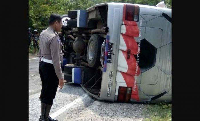 Bus Rombongan Pengantin Terguling di Pacitan, Belasan Penumpang Luka Berat Bus Rombongan Pengantin Terguling di Pacitan, Belasan Penumpang Luka Berat