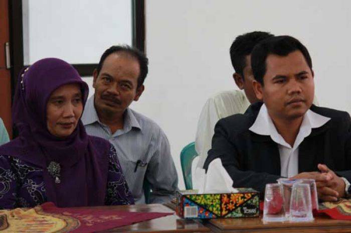 Duet Guru Madrasah dan Guru TK Daftar Cabup-Cawabup Tuban Melalui Jalur Independen Duet Guru Madrasah dan Guru TK Daftar Cabup-Cawabup Tuban Melalui Jalur Independen