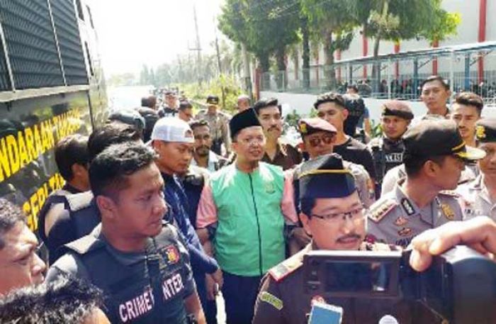 Ust. Alfian Tanjung Jalani Hukuman di Lapas Kelas I Porong Ust. Alfian Tanjung Jalani Hukuman di Lapas Kelas I Porong