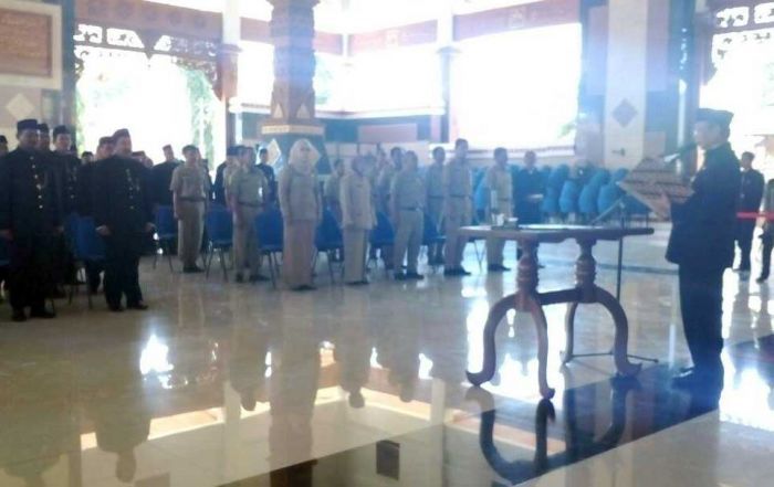 Camat Kerek Ngaku Tak Tahu Jika Ia Ditolak Para Kades Camat Kerek Ngaku Tak Tahu Jika Ia Ditolak Para Kades