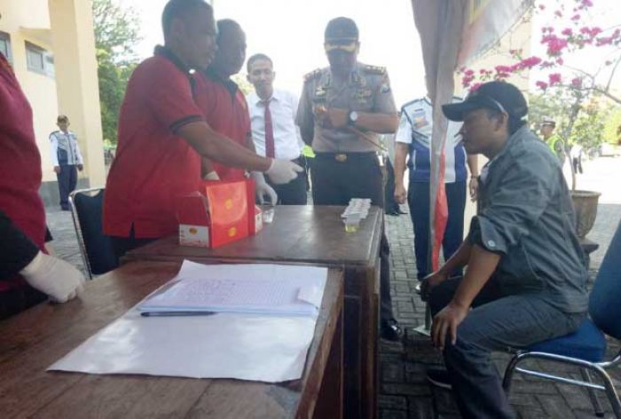 Ratusan Sopir Angkutan di Tuban Dites Urine