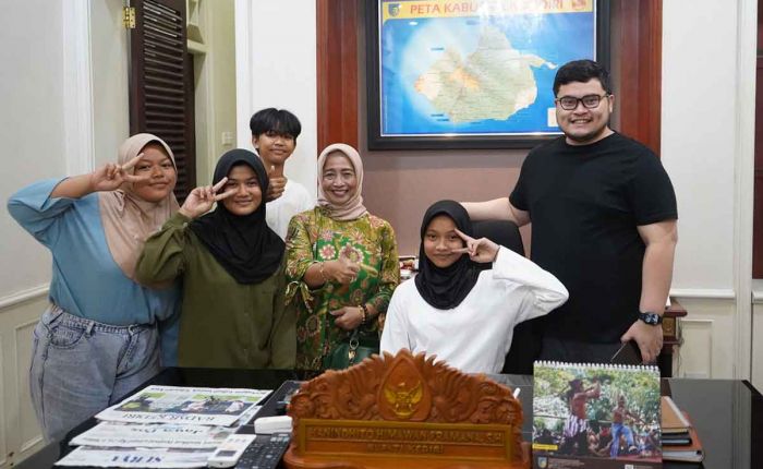 Bupati Kediri Ajak 33 Siswa SMPN 2 Pare Menginap di Rumah Dinas Bupati Kediri Ajak 33 Siswa SMPN 2 Pare Menginap di Rumah Dinas
