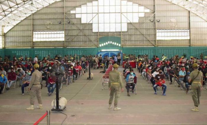 733 Warga yang Terjaring Operasi Yustisi Protokol Kesehatan Jalani Sidang di GOR Sidoarjo 733 Warga yang Terjaring Operasi Yustisi Protokol Kesehatan Jalani Sidang di GOR Sidoarjo