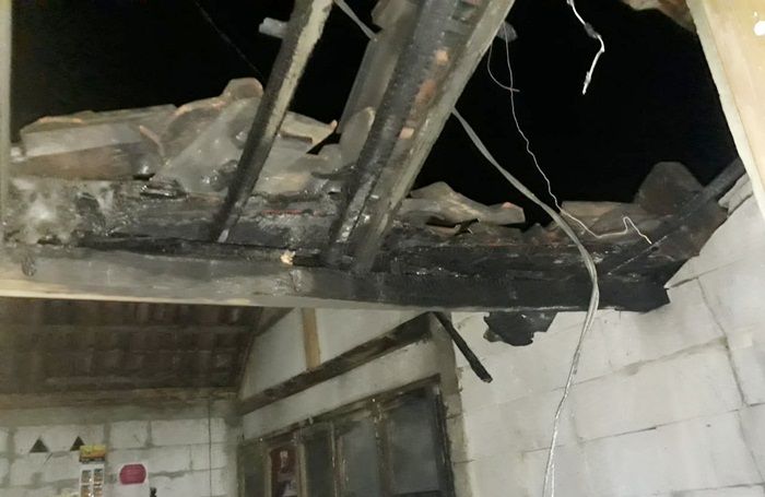 Anak Bermain Korek Api Berujung Teras Rumah Terbakar Anak Bermain Korek Api Berujung Teras Rumah Terbakar