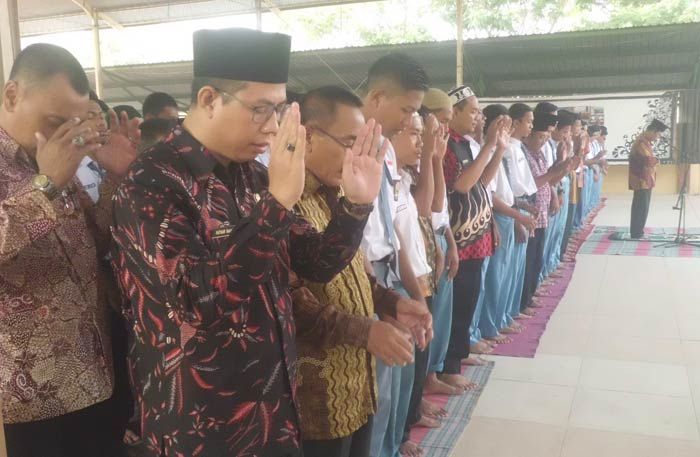 Peduli Gempa Sulawesi, SMAN Sooko Gelar Sholat Gaib dan Penggalangan Dana