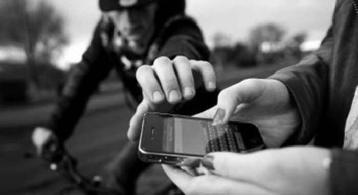 Sempat Kabur Tinggalkan Motornya, Jambret Hp di Sidoarjo Tertangkap Warga Sempat Kabur Tinggalkan Motornya, Jambret Hp di Sidoarjo Tertangkap Warga