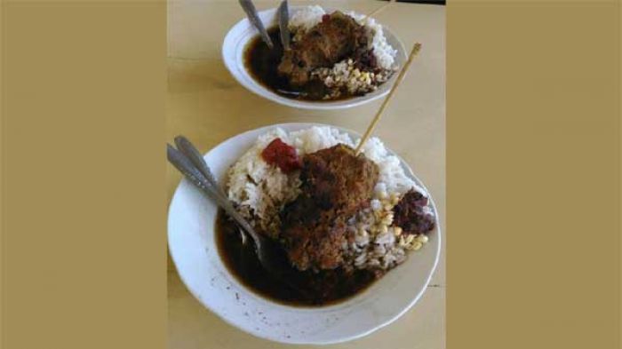 Menyantap Sate Komoh Pasuruan, Bikin Mulut Dijubeli Daging Sekepal Tangan Menyantap Sate Komoh Pasuruan, Bikin Mulut Dijubeli Daging Sekepal Tangan