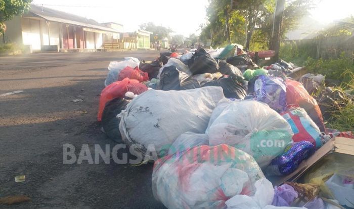 Pasca Penyegelan TPA Buluh, Kota Bangkalan Mulai Dibanjiri Sampah Pasca Penyegelan TPA Buluh, Kota Bangkalan Mulai Dibanjiri Sampah