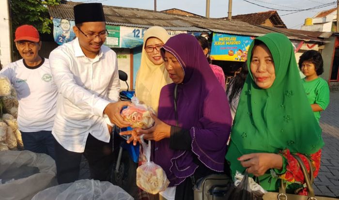 Gus Muhdlor Blusukan ke Pasar Ajak Warga Kurangi Sampah Plastik