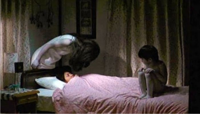 Tidur Telanjang Bulat Konon Bisa Lihat Hantu Tidur Telanjang Bulat Konon Bisa Lihat Hantu