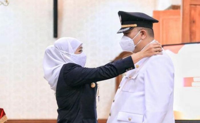 Gubernur Khofifah Lantik Whisnu Sakti Buana Jadi Wali Kota Surabaya Sisa Masa Jabatan 2016-2021 Gubernur Khofifah Lantik Whisnu Sakti Buana Jadi Wali Kota Surabaya Sisa Masa Jabatan 2016-2021