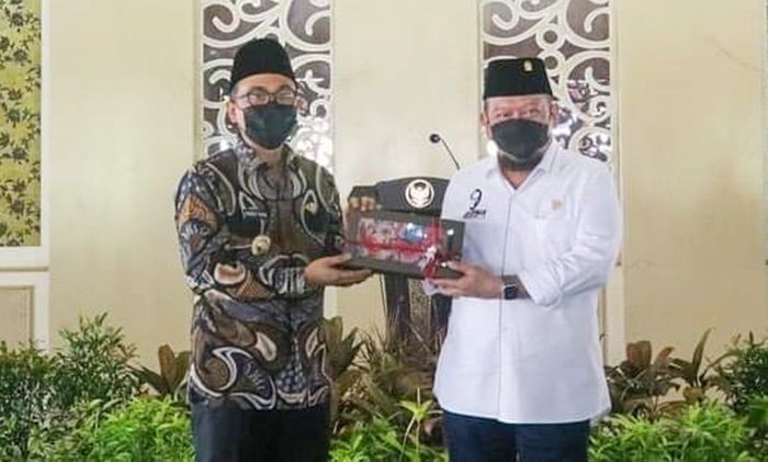 Dikunjungi Ketua DPD RI, Bupati Pamekasan Paparkan Kesuksesan Lima Program Prioritas Dikunjungi Ketua DPD RI, Bupati Pamekasan Paparkan Kesuksesan Lima Program Prioritas