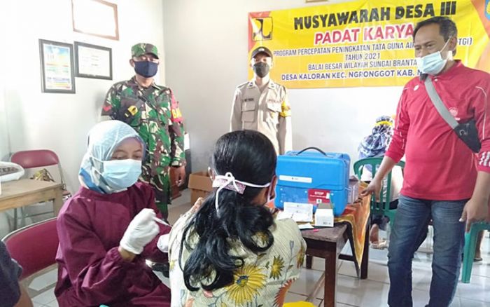Antisipasi Sebaran Covid-19, Polres Nganjuk Gelar Percepatan Vaksinasi untuk Lansia Antisipasi Sebaran Covid-19, Polres Nganjuk Gelar Percepatan Vaksinasi untuk Lansia
