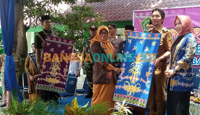 Peringati HBN 2022, Bupati Tinjau Membatik Massal di MTsN 3 Madiun