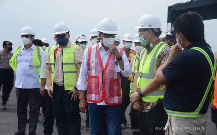 Tinjau Pembangunan Bandara Dhoho Kediri, Menhub: Bisa Menjadi Contoh Bagi Swasta Lain Tinjau Pembangunan Bandara Dhoho Kediri, Menhub: Bisa Menjadi Contoh Bagi Swasta Lain