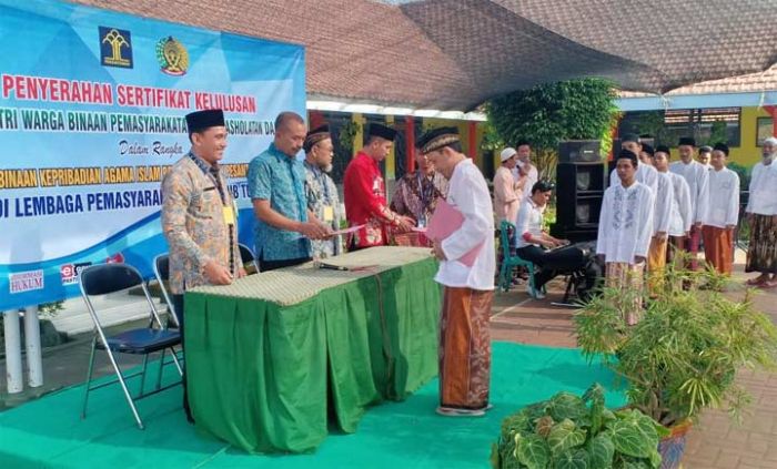 27 WBP Lulus dari Pesantren Lapas Tuban 27 WBP Lulus dari Pesantren Lapas Tuban