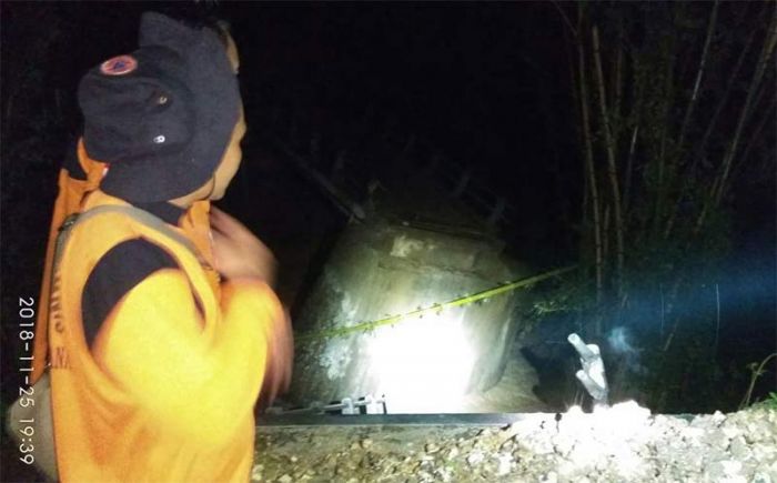 Banjir Bandang Terjang Kecamatan Bubulan Bojonegoro, Jembatan Maor Putus Banjir Bandang Terjang Kecamatan Bubulan Bojonegoro, Jembatan Maor Putus