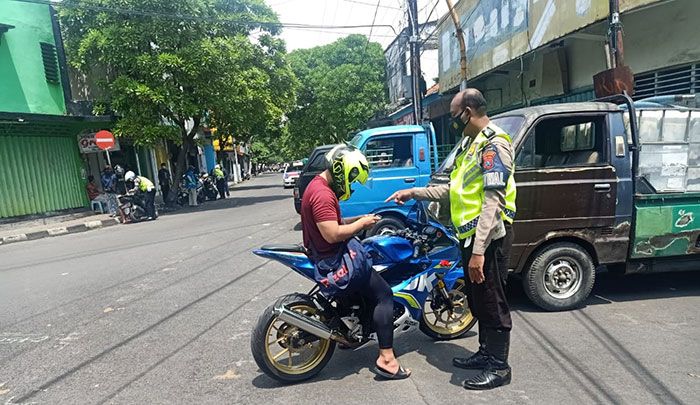 Jaga Ketenangan Ramadan, Satlantas Polres Gresik Razia Pengguna Motor Knalpot Brong