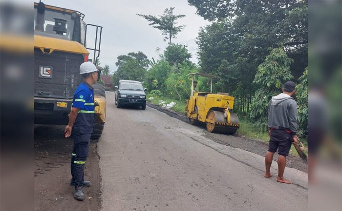 Rusak, PT RMI Bantu Perbaikan Jalan di Tiga Desa Menuju Pabrik Gula Rusak, PT RMI Bantu Perbaikan Jalan di Tiga Desa Menuju Pabrik Gula