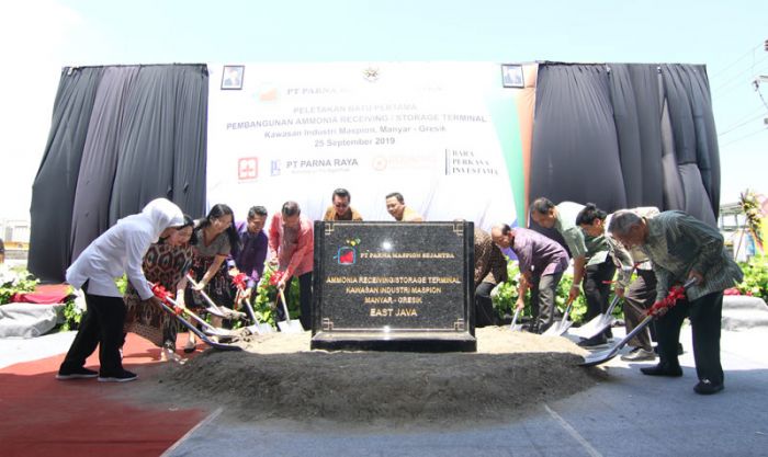 Gubernur Khofifah Letakkan Batu Pertama Pembangunan Gresik Ammonia Receiving / Storage Terminal Gubernur Khofifah Letakkan Batu Pertama Pembangunan Gresik Ammonia Receiving / Storage Terminal