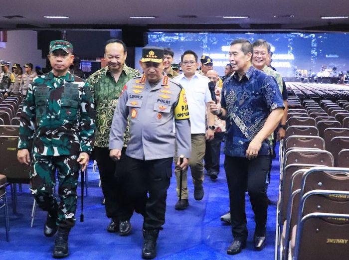 Dampingi Kapolri dan Panglima TNI, Pj Adhy Tinjau Persiapan Natal 2024 di Gereja Bethany Surabaya Dampingi Kapolri dan Panglima TNI, Pj Adhy Tinjau Persiapan Natal 2024 di Gereja Bethany Surabaya