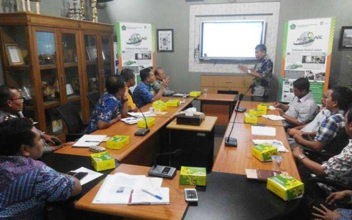 Jalan Kemangsen Sidoarjo Dibangun Pakai Beton, Arus Lalin Dialihkan selama 41 Hari Jalan Kemangsen Sidoarjo Dibangun Pakai Beton, Arus Lalin Dialihkan selama 41 Hari