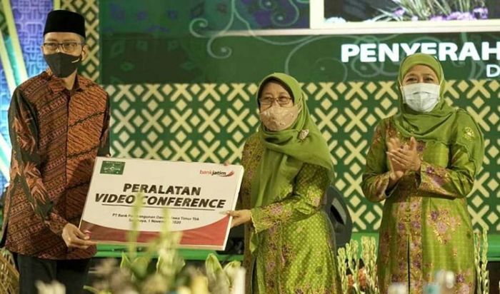 Desak Presiden Prancis Minta Maaf, Rakernas Muslimat NU Ditutup Gubernur Khofifah Desak Presiden Prancis Minta Maaf, Rakernas Muslimat NU Ditutup Gubernur Khofifah