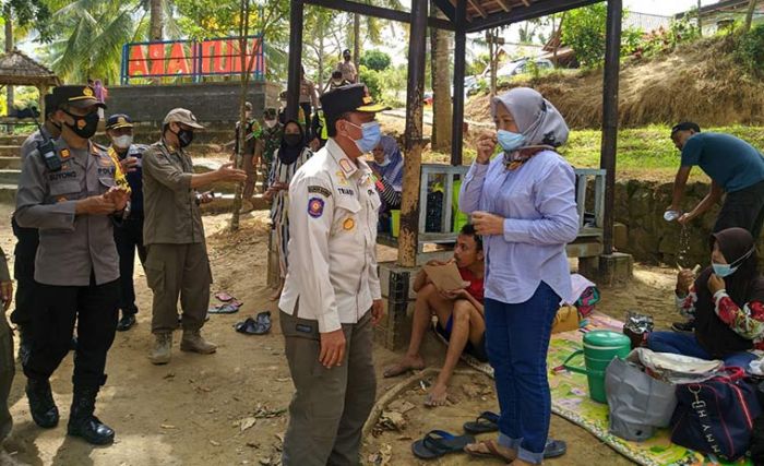 Cegah Penyebaran Covid-19, Petugas Gabungan di Trenggalek Gelar Operasi di Kawasan Wisata