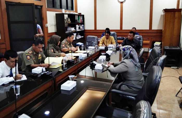 DPM PTSP dan Dispol PP Gresik Ngaku Tak Tahu, Pemilik PT. Dwi Raksa Misterius DPM PTSP dan Dispol PP Gresik Ngaku Tak Tahu, Pemilik PT. Dwi Raksa Misterius